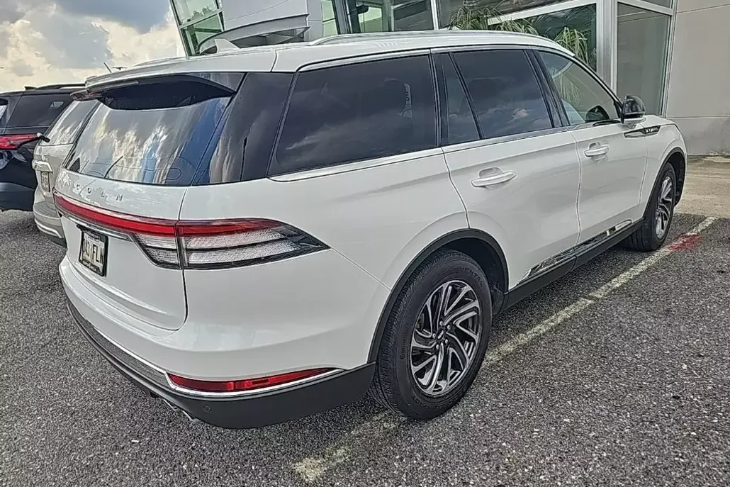 2022 Lincoln Aviator Standard photo 1