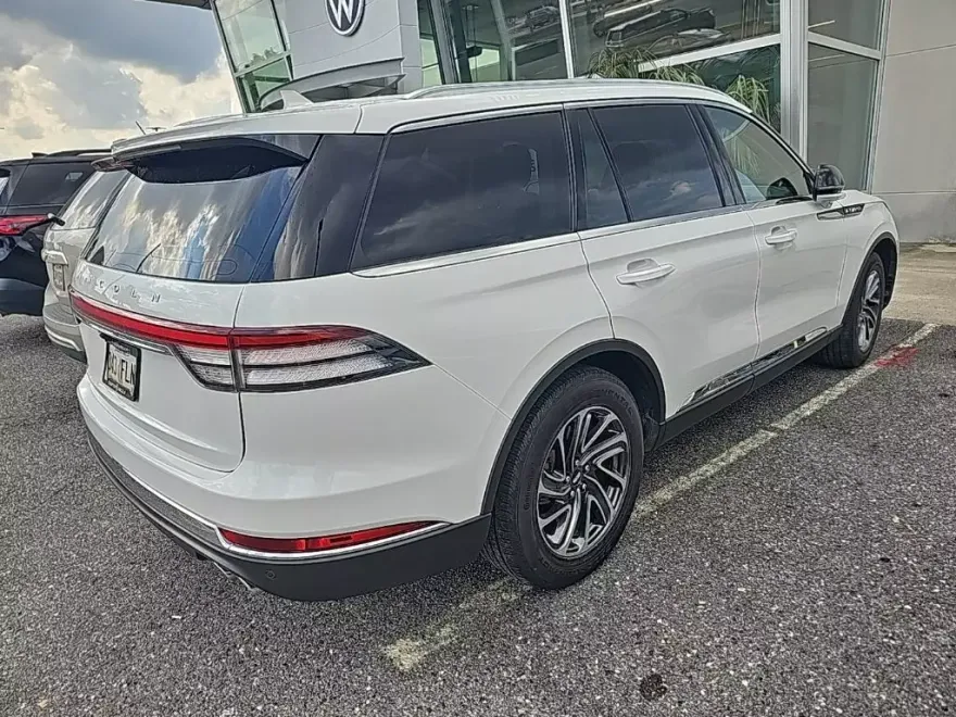 2022 Lincoln Aviator Standard photo 1