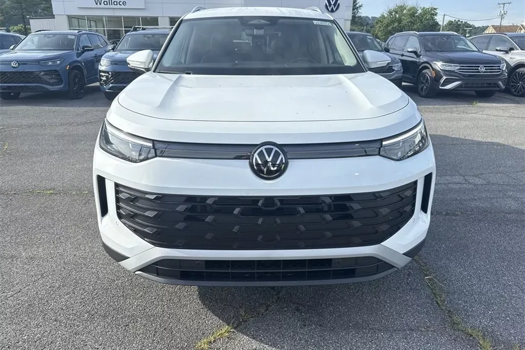 2025 Volkswagen Tiguan S photo 1
