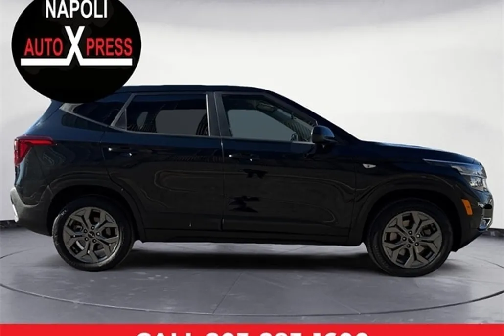 2024 Kia Seltos LX photo 1