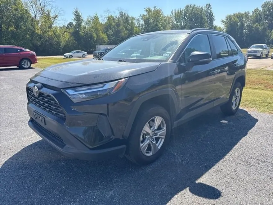 2023 Toyota RAV4 XLE photo 1