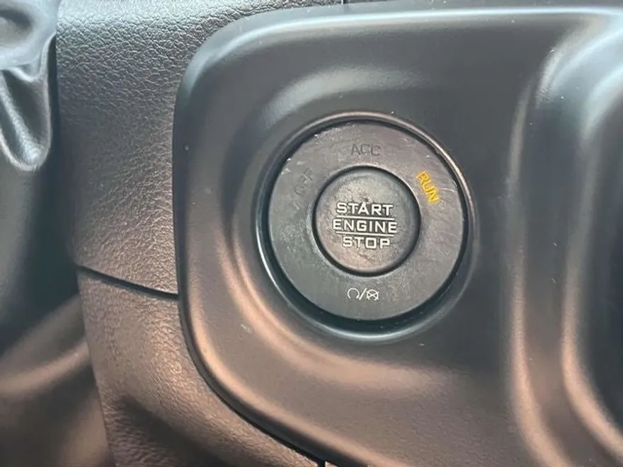 2022 Jeep Wrangler Unlimited Sahara photo 32