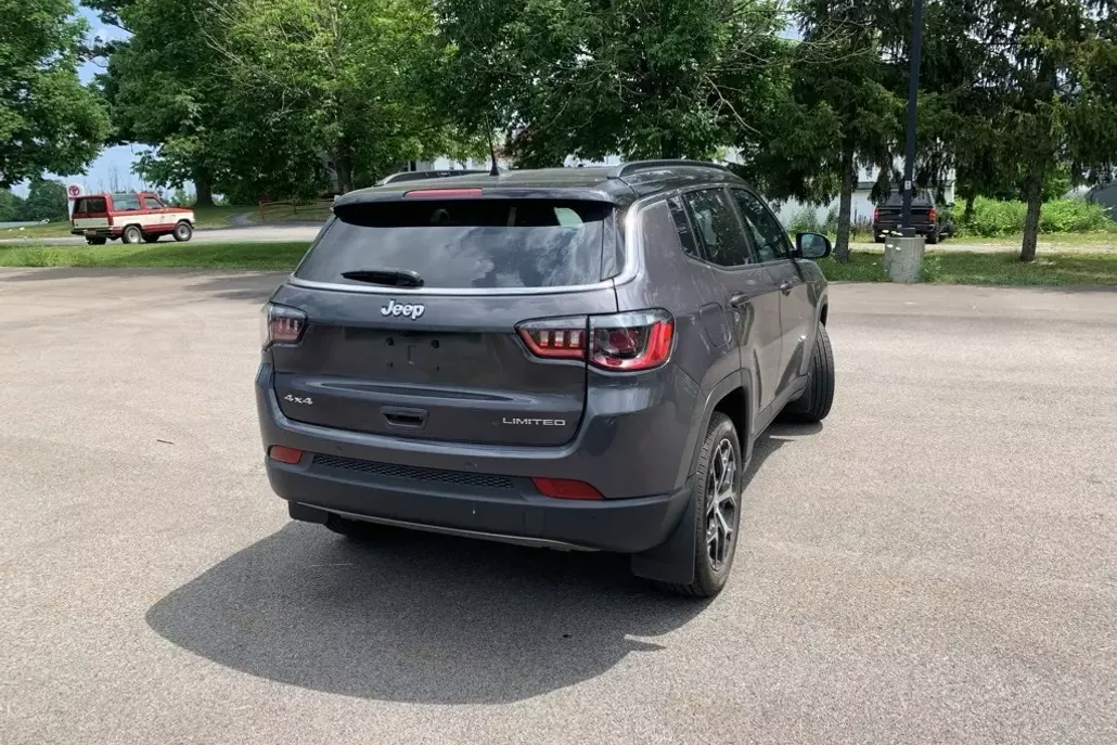 2024 Jeep Compass Limited photo 1