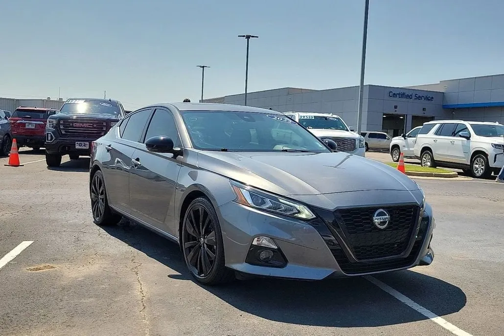 2022 Nissan Altima 2.5 SR photo 1