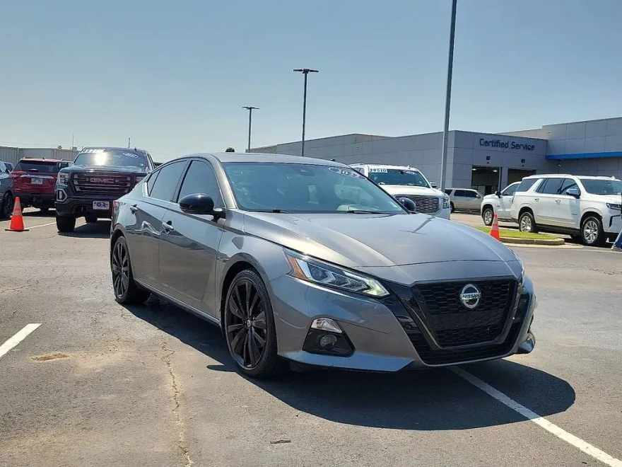 2022 Nissan Altima 2.5 SR photo 1