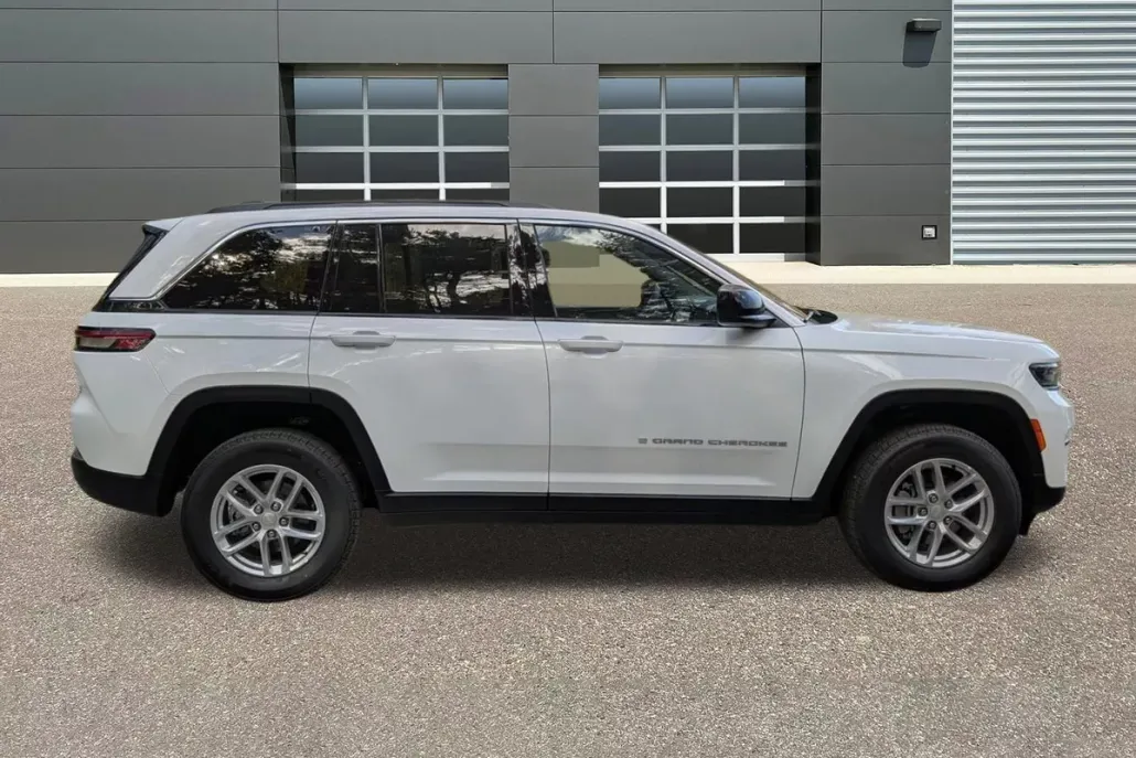 2025 Jeep Grand Cherokee Laredo X photo 1