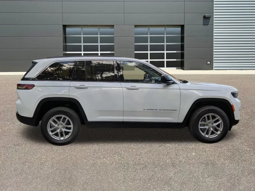2025 Jeep Grand Cherokee Laredo X photo 1