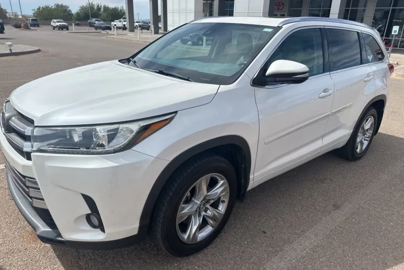 2017 Toyota Highlander Limited photo 1