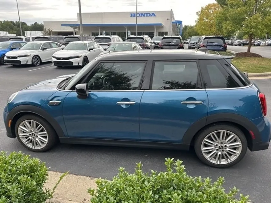 2022 Mini Cooper 4 Door Hardtop S photo 1