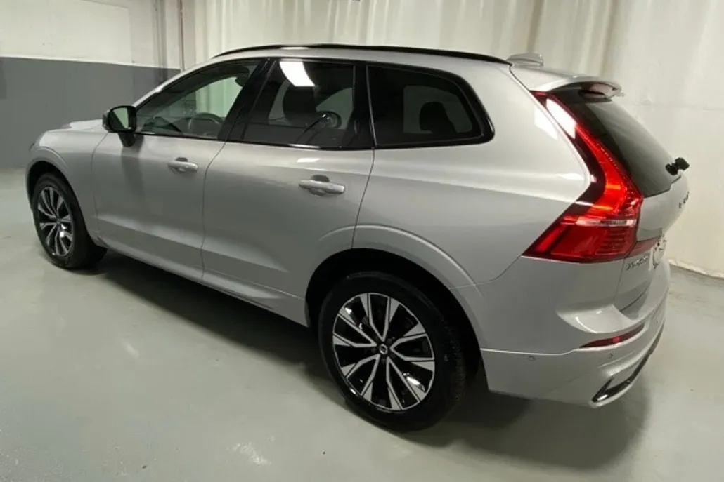 2025 Volvo XC60 Plus photo 1