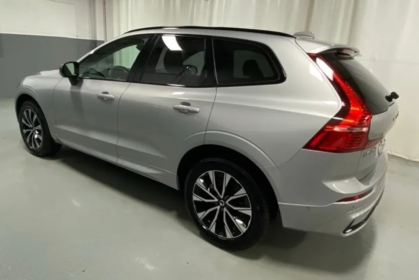 2025 Volvo XC60 Plus photo 1