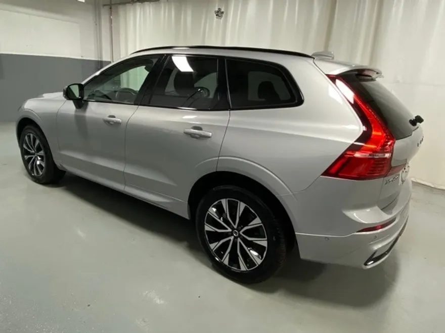 2025 Volvo XC60 Plus photo 1