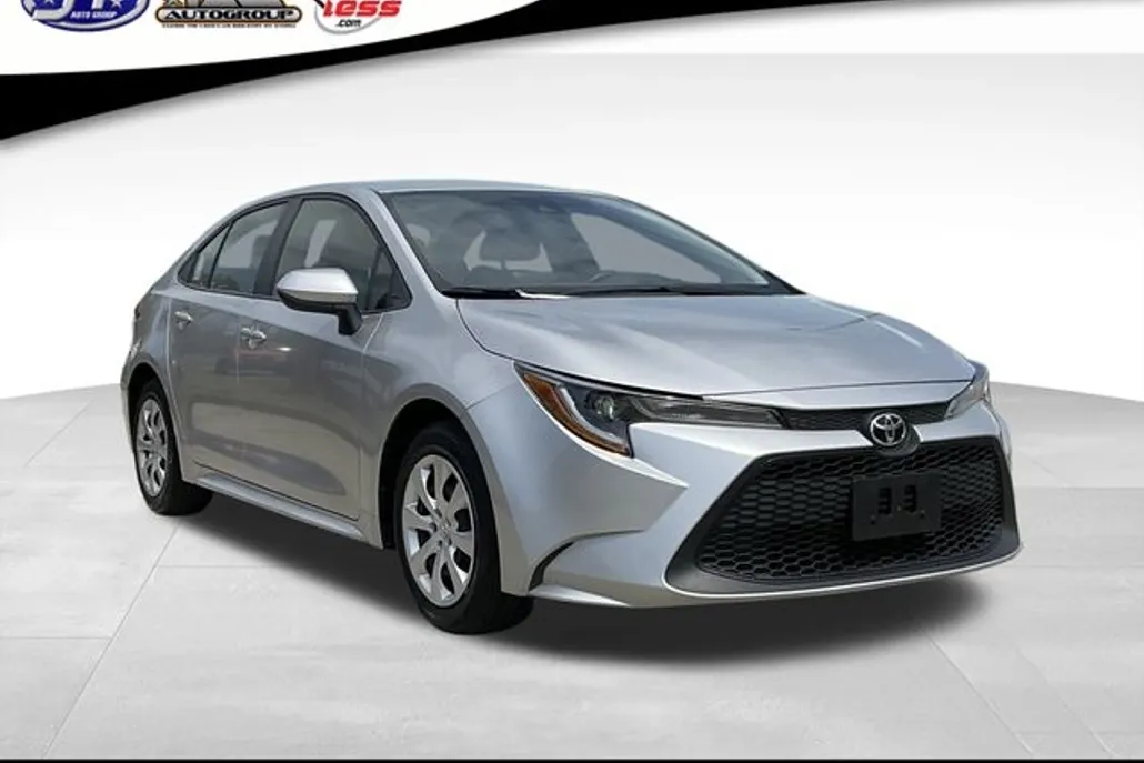 2022 Toyota Corolla LE photo 1