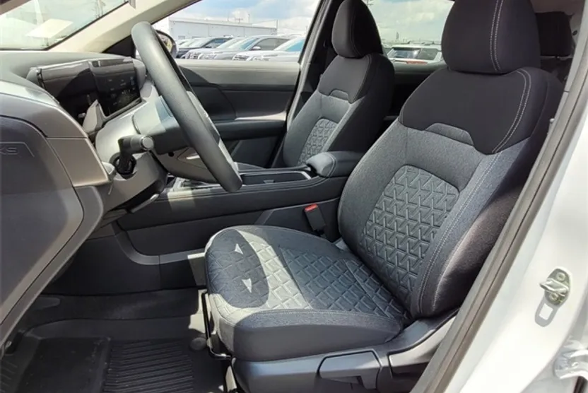 2025 Nissan Kicks SV photo 1