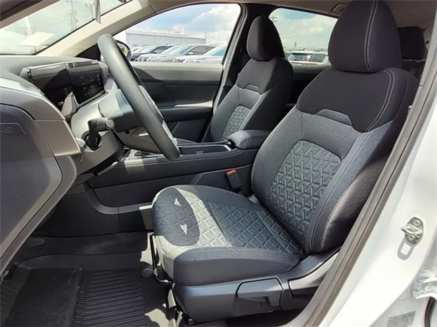 2025 Nissan Kicks SV photo 1