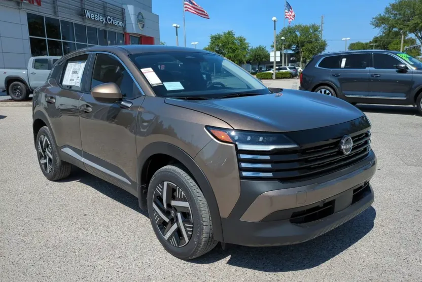 2025 Nissan Kicks SV photo 1