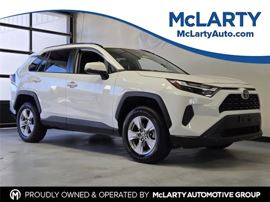 2023 Toyota RAV4 XLE photo 1