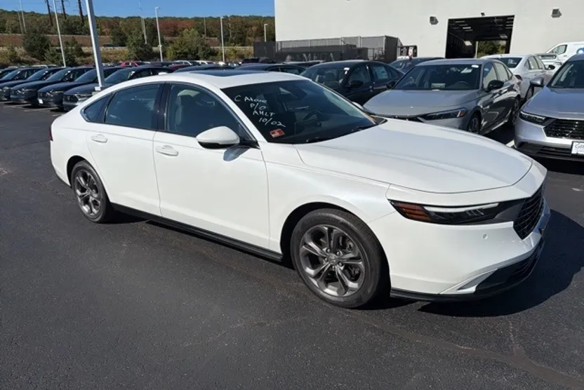 2023 Honda Accord Hybrid EX-L photo 1