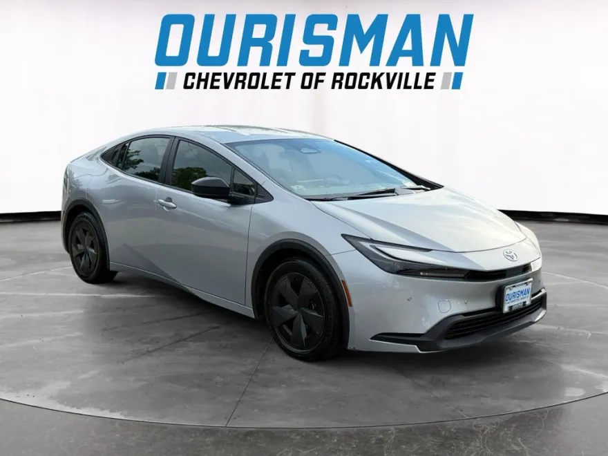 2024 Toyota Prius LE photo 1