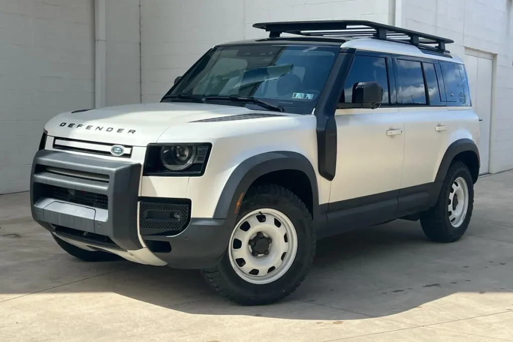 2024 Land Rover Defender 110 S photo 1
