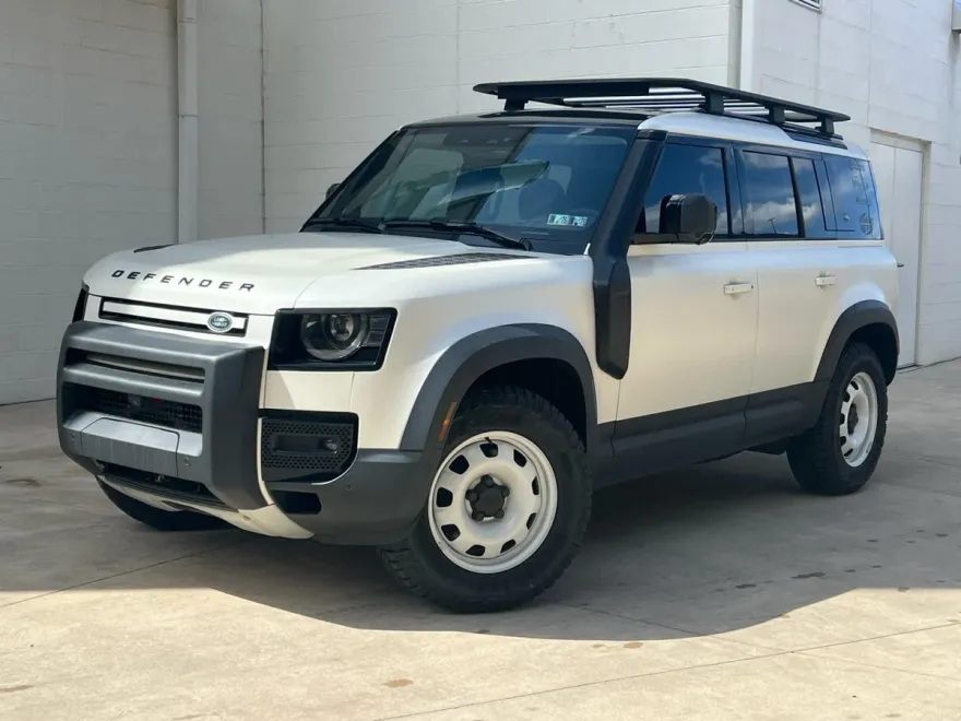 2024 Land Rover Defender 110 S photo 1