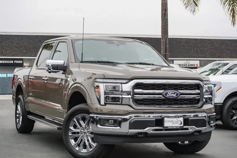 2025 Ford F-150 Lariat photo 1