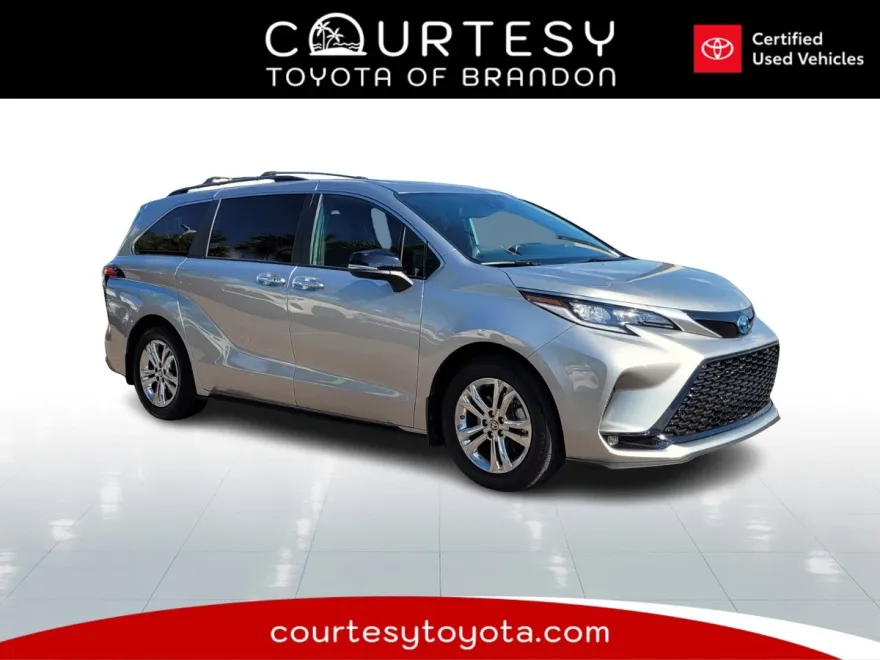 2023 Toyota Sienna XSE photo 1