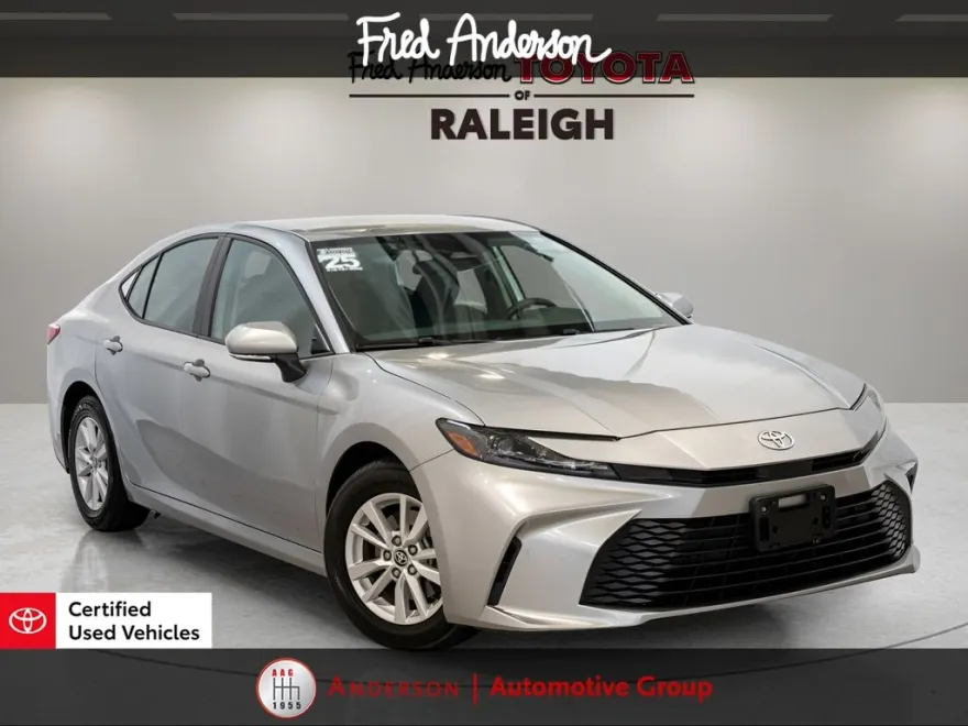 2025 Toyota Camry LE photo 1
