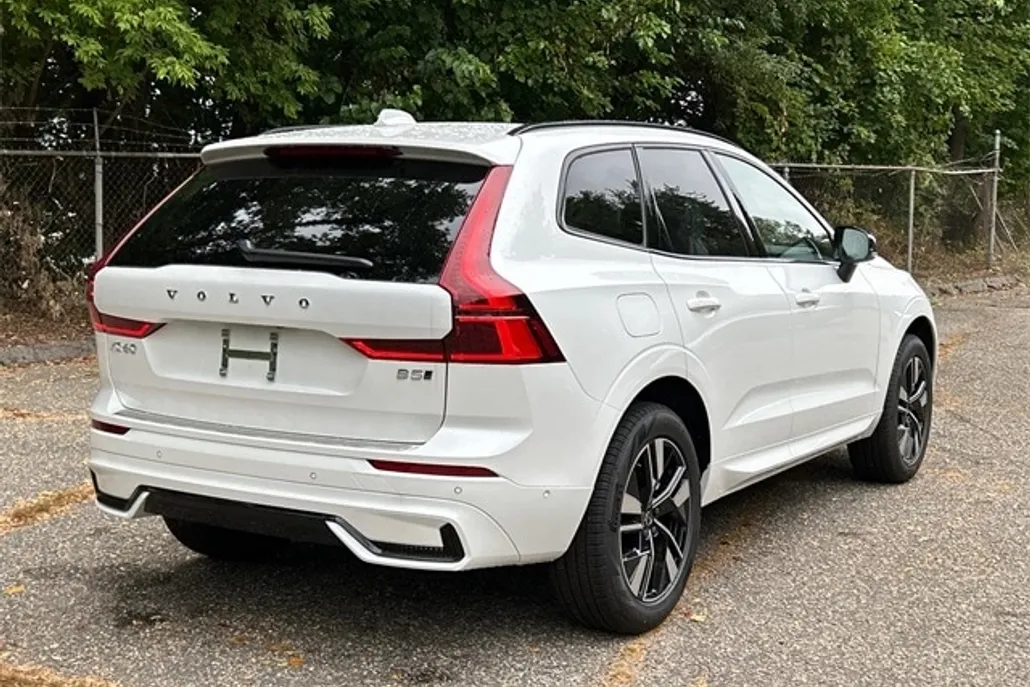 2026 Volvo XC60 B5 Plus photo 1