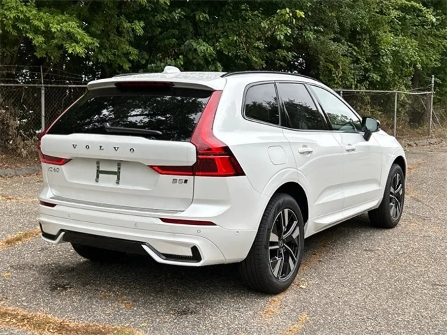 2026 Volvo XC60 B5 Plus photo 1