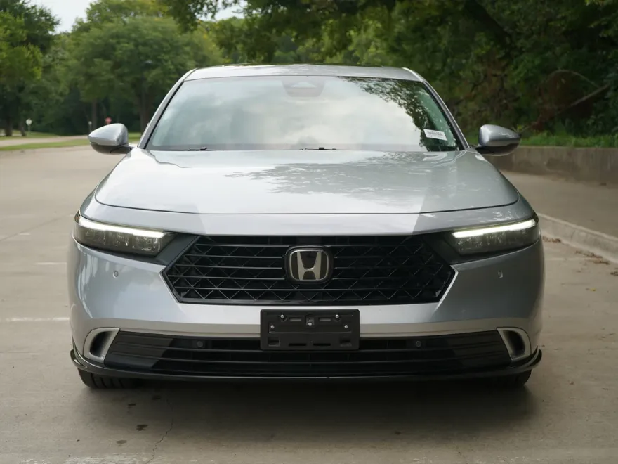 2024 Honda Accord Hybrid Touring photo 1