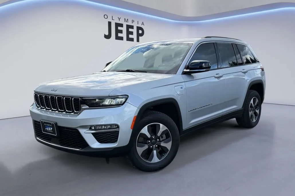 2023 Jeep Cherokee Base photo 1