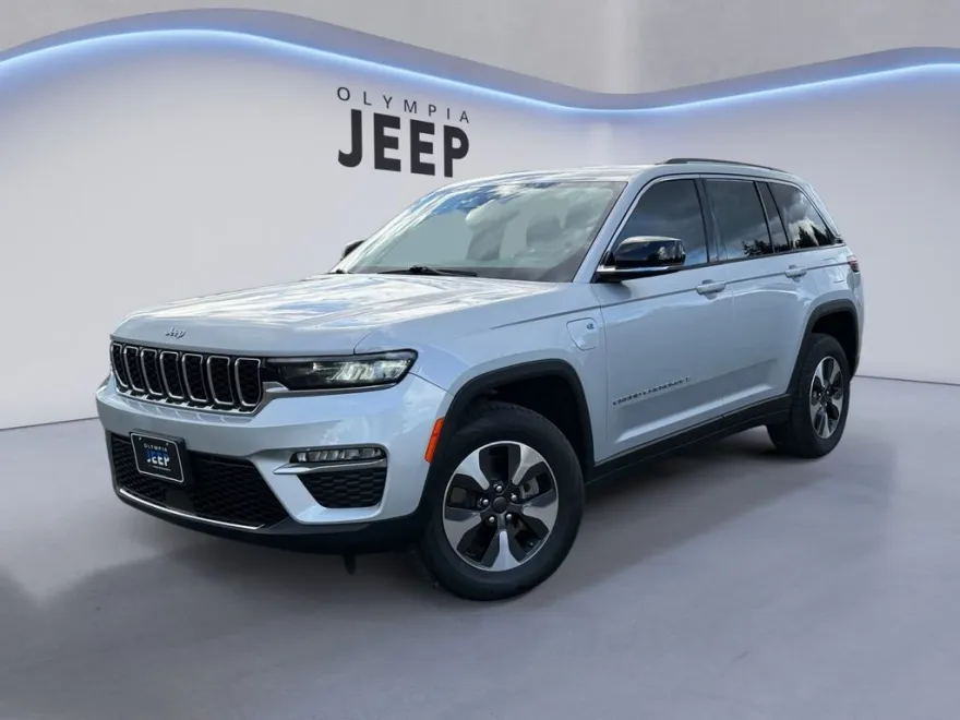 2023 Jeep Cherokee Base photo 1
