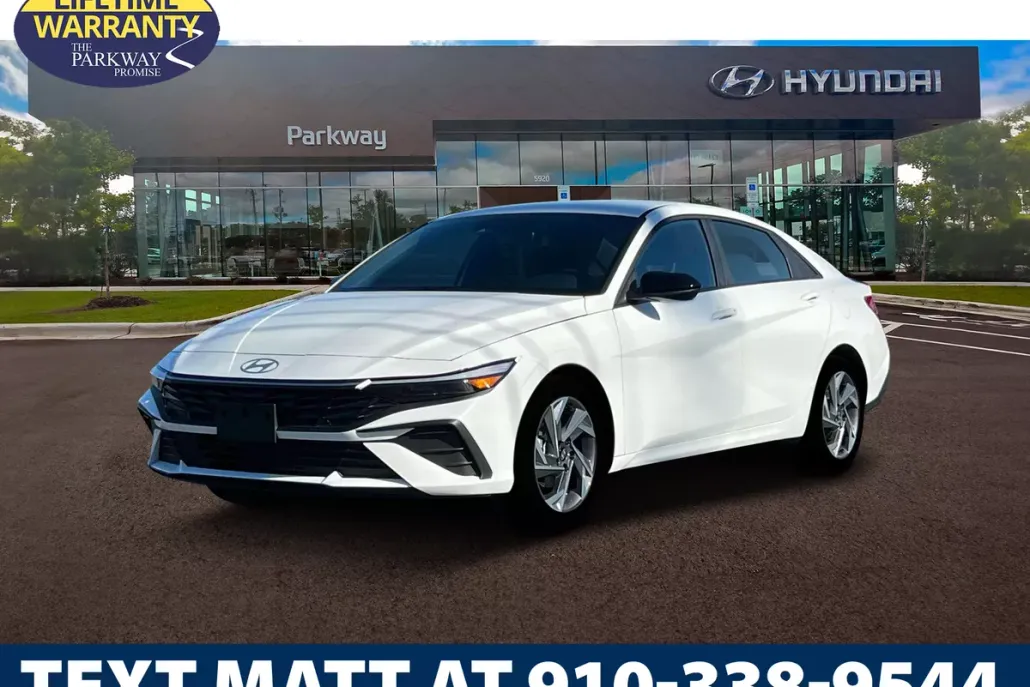 2025 Hyundai Elantra SEL Sport photo 1