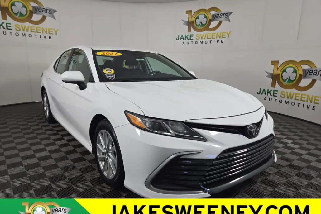2021 Toyota Camry LE photo 1