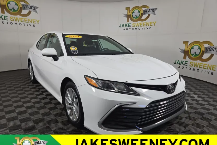 2021 Toyota Camry LE photo 1