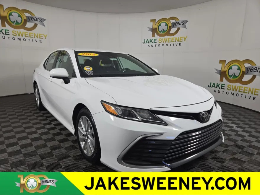 2021 Toyota Camry LE photo 1