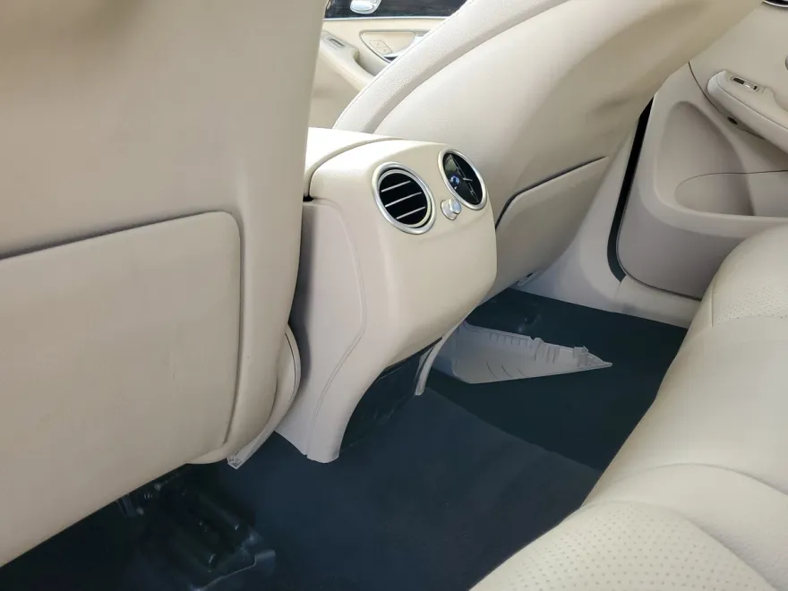 2020 Mercedes Benz GLC 300 photo 1