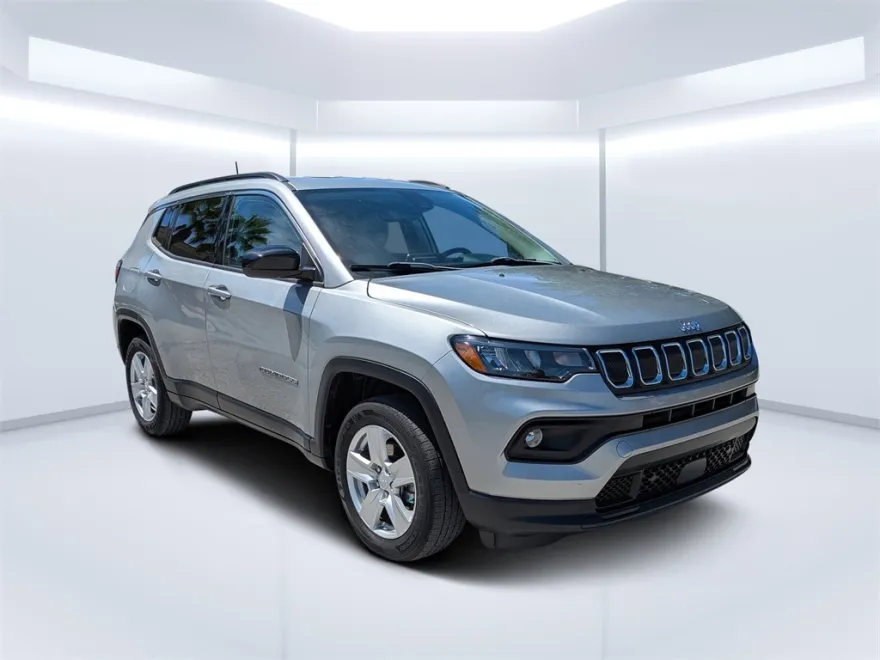 2022 Jeep Compass Latitude photo 1