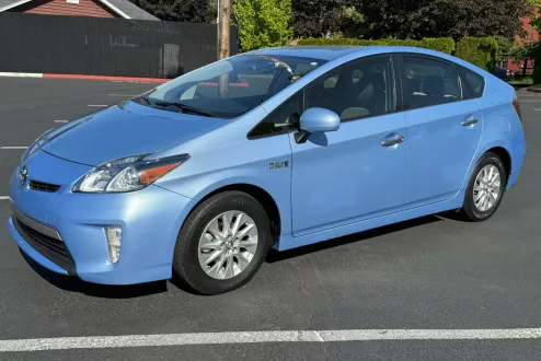 2015 Toyota Prius Plug-in Hybrid Advanced photo 3