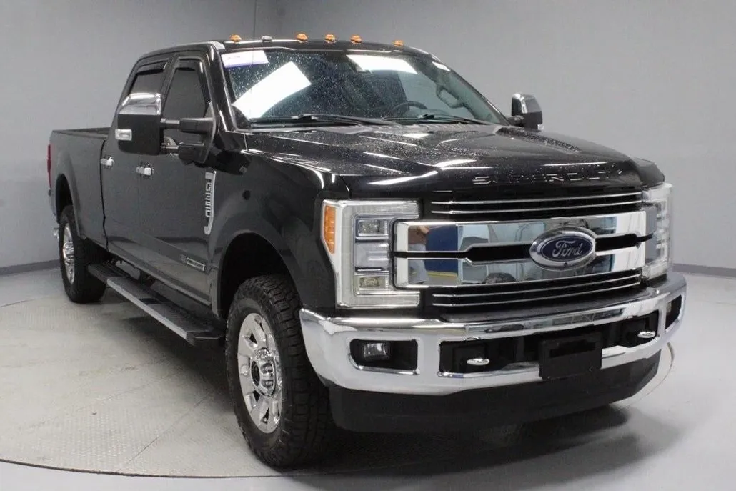 2017 Ford F-350 Lariat photo 1