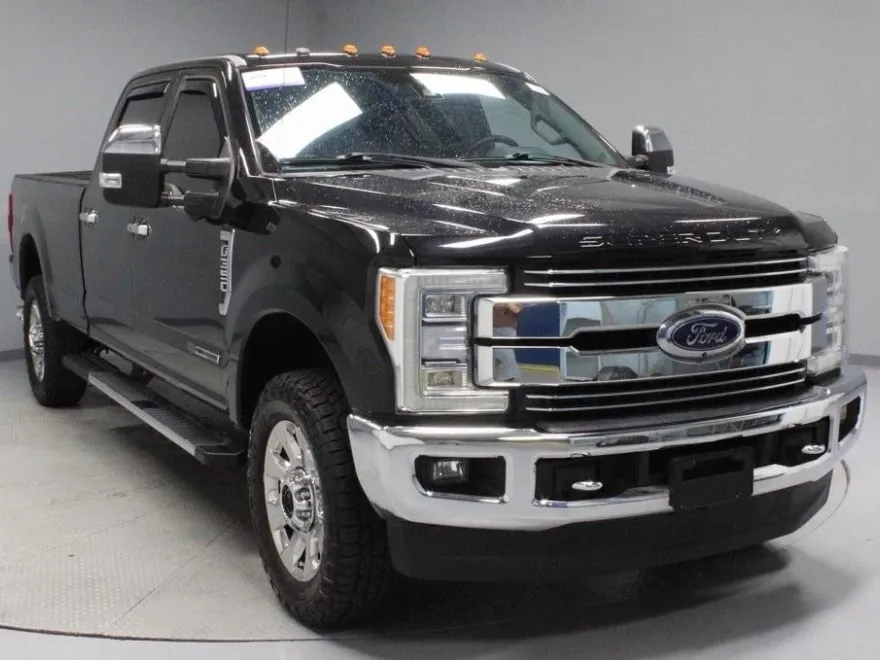2017 Ford F-350 Lariat photo 1