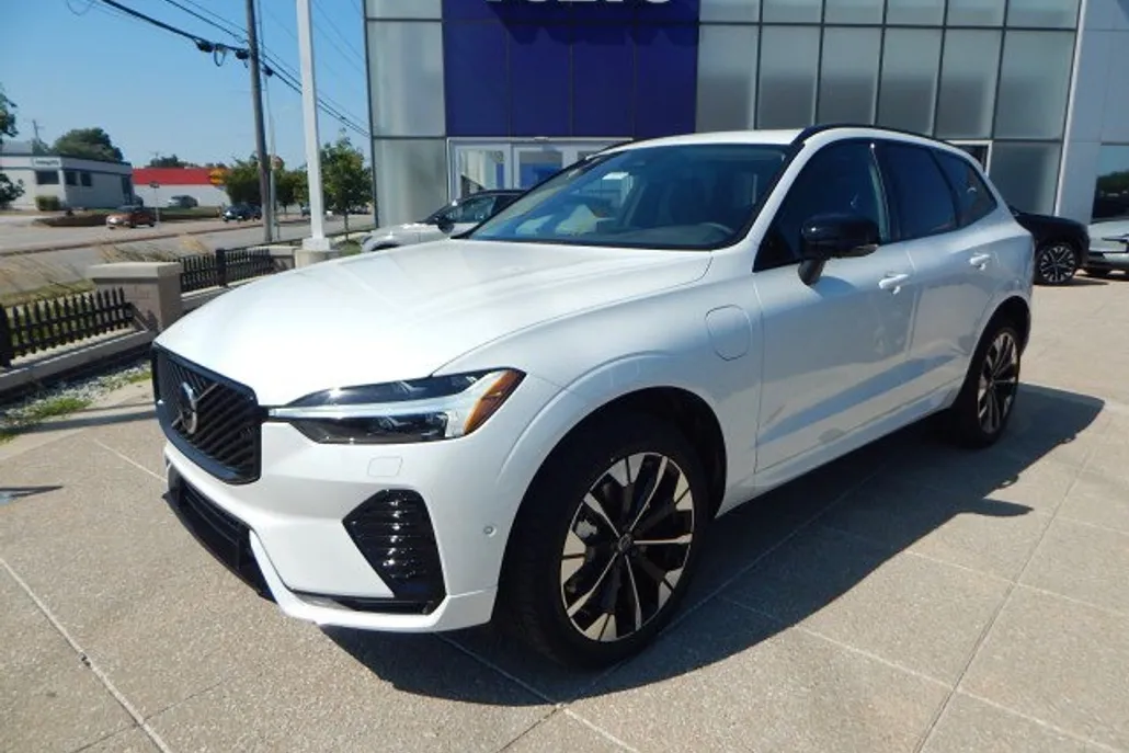 2026 Volvo XC60 Hybrid T8 Plus photo 1