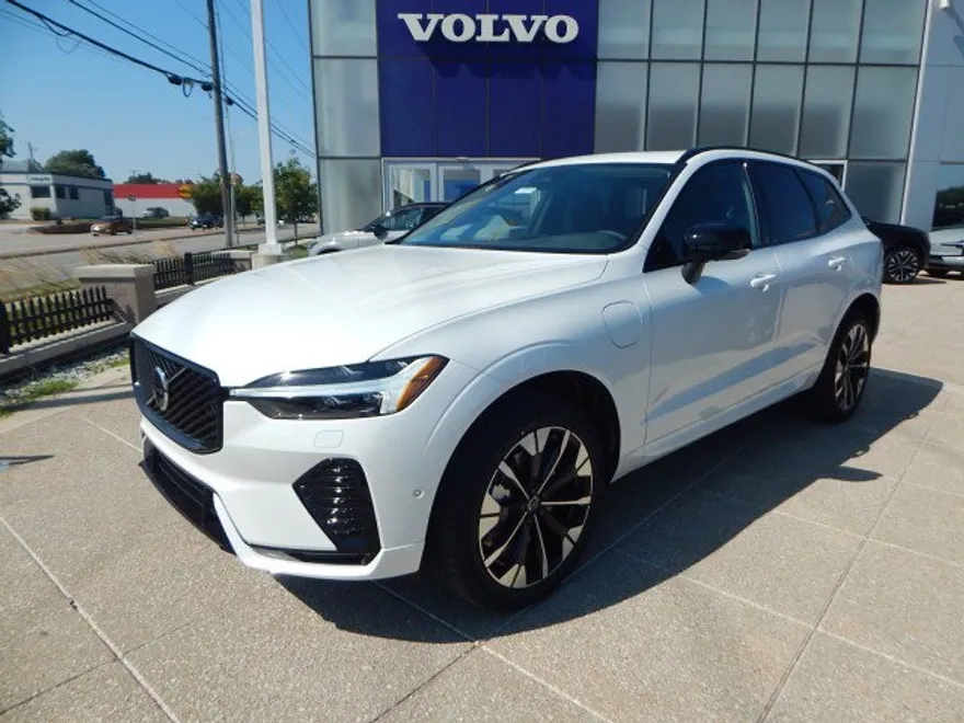 2026 Volvo XC60 Hybrid T8 Plus photo 1