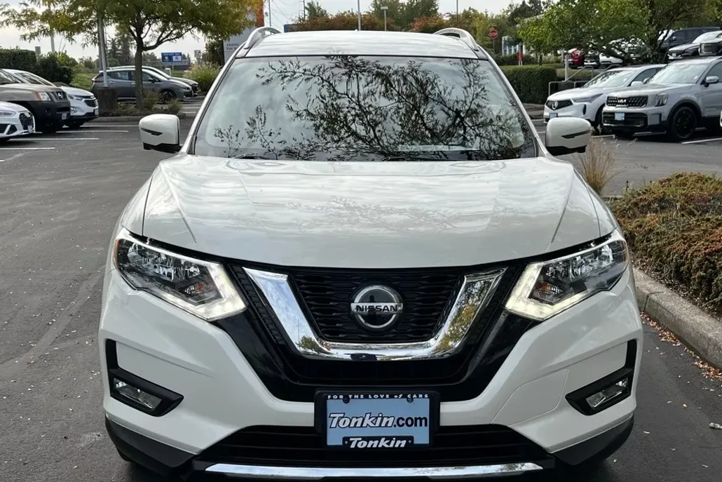 2019 Nissan Rogue SV photo 1