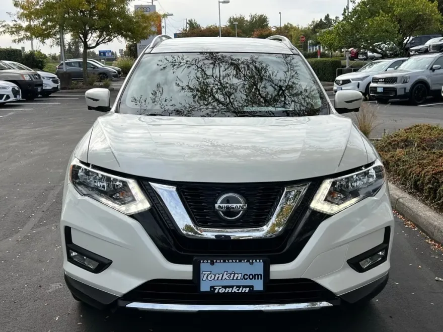 2019 Nissan Rogue SV photo 1