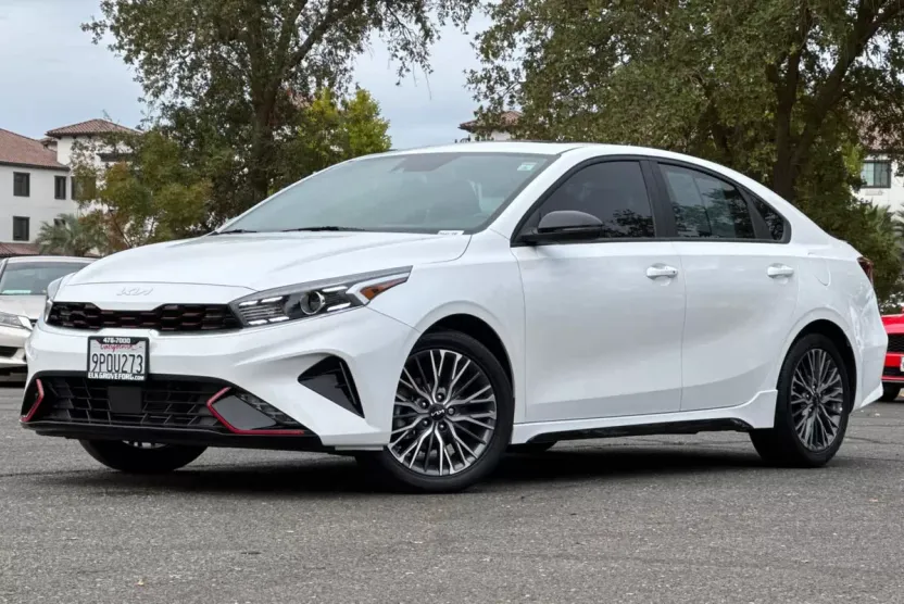 2023 Kia Forte GT-Line photo 1