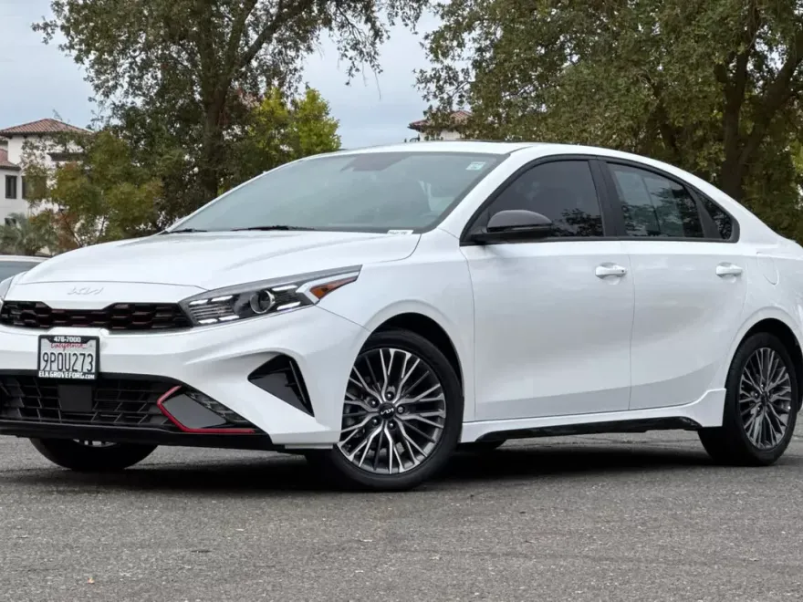 2023 Kia Forte GT-Line photo 1