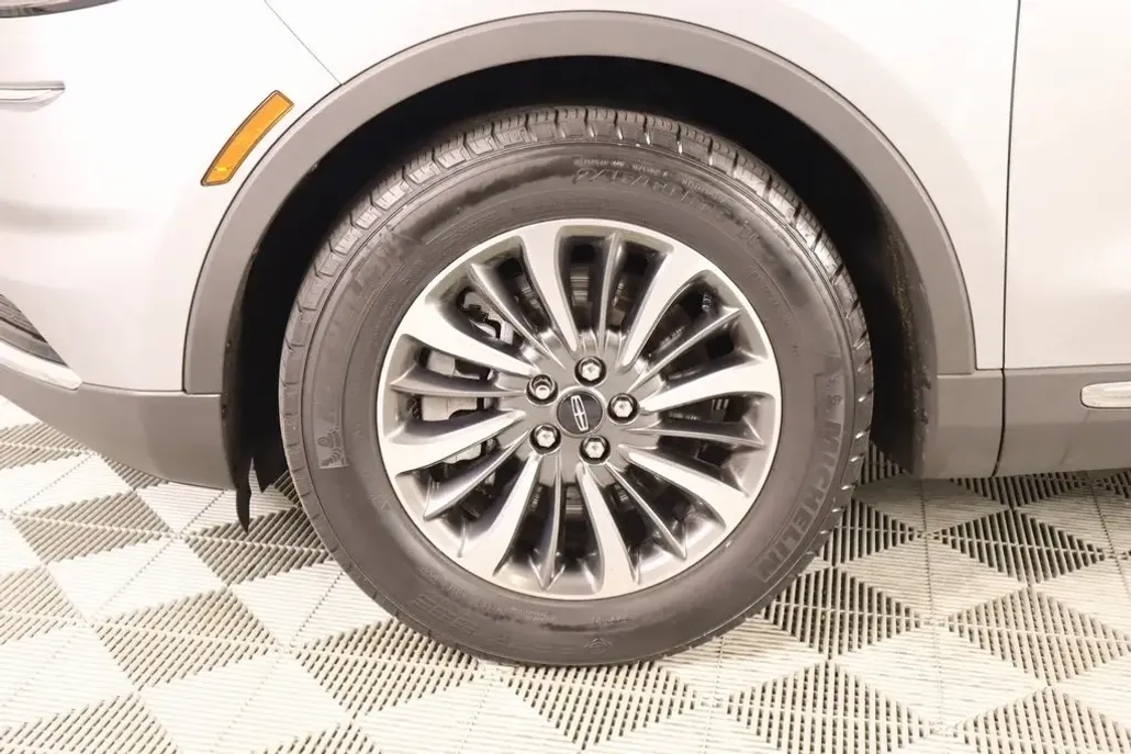 2022 Lincoln Nautilus Standard photo 1