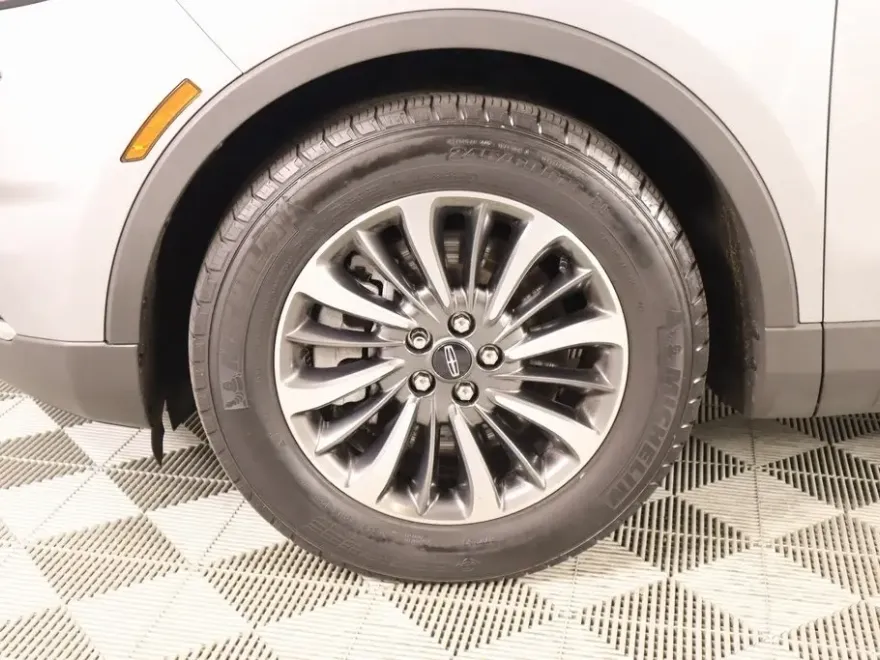 2022 Lincoln Nautilus Standard photo 1
